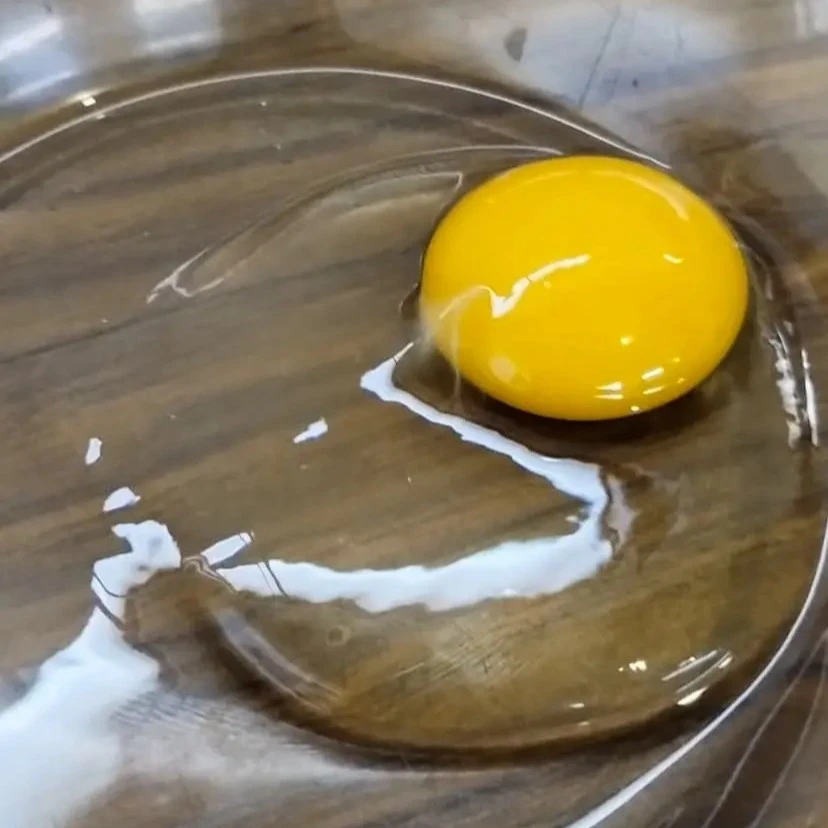 Yema de huevo fresco